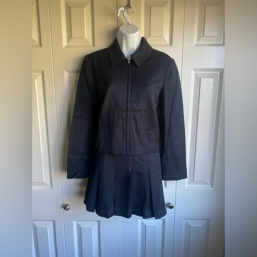 NEW Reformation Brynlee Two Pieces Set Navy - Picture 3 of 11